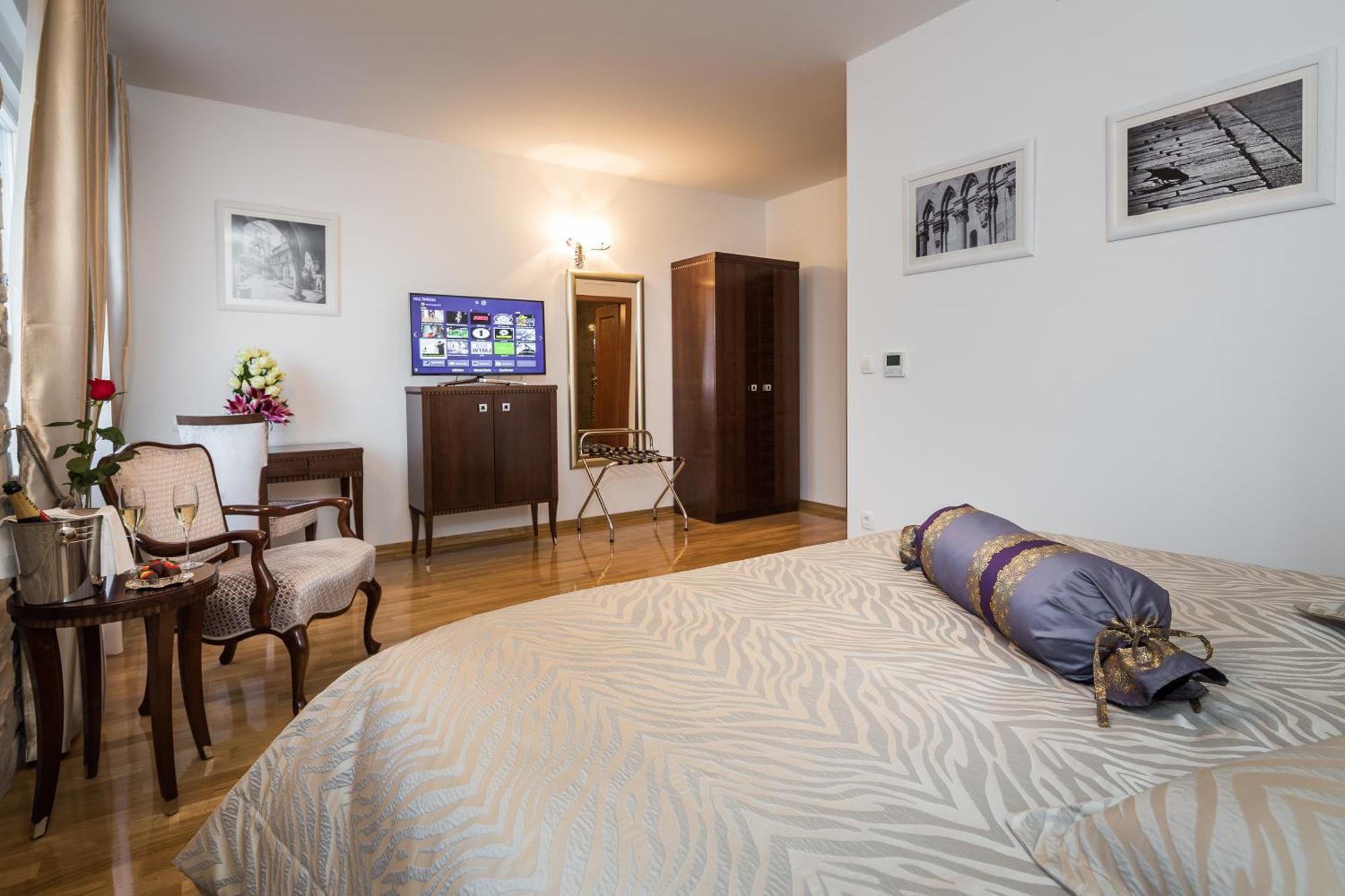 Opera Heritage 4*