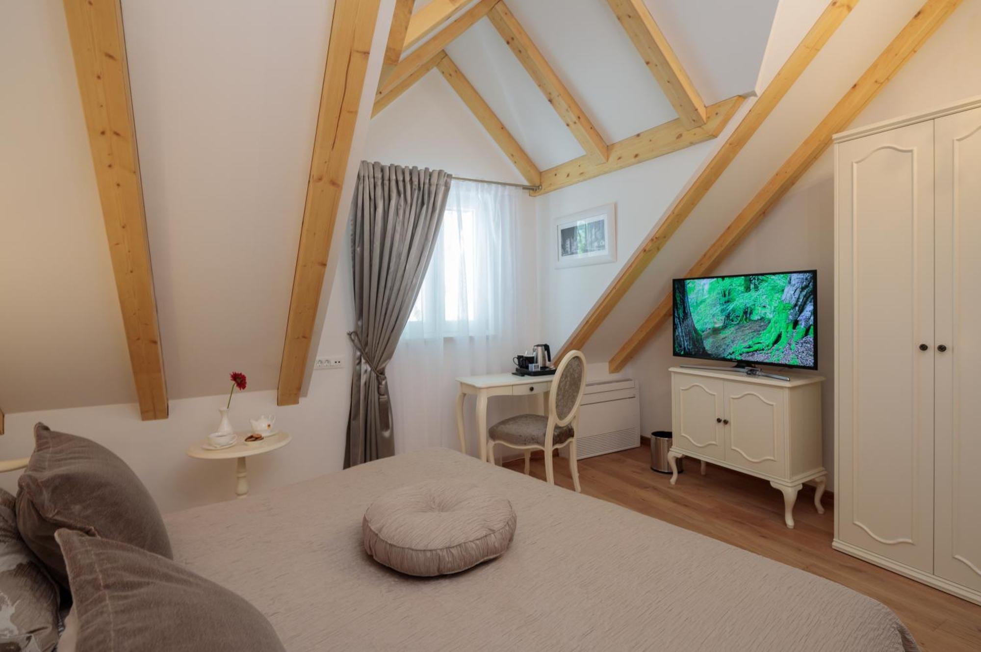 Opera Heritage Bed & Breakfast 4*